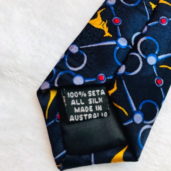Address Australia A. Royale & Co Tie Navy Kangaroo Print 100% Silk Seta - Picture 3 of 9